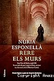 Rere els murs